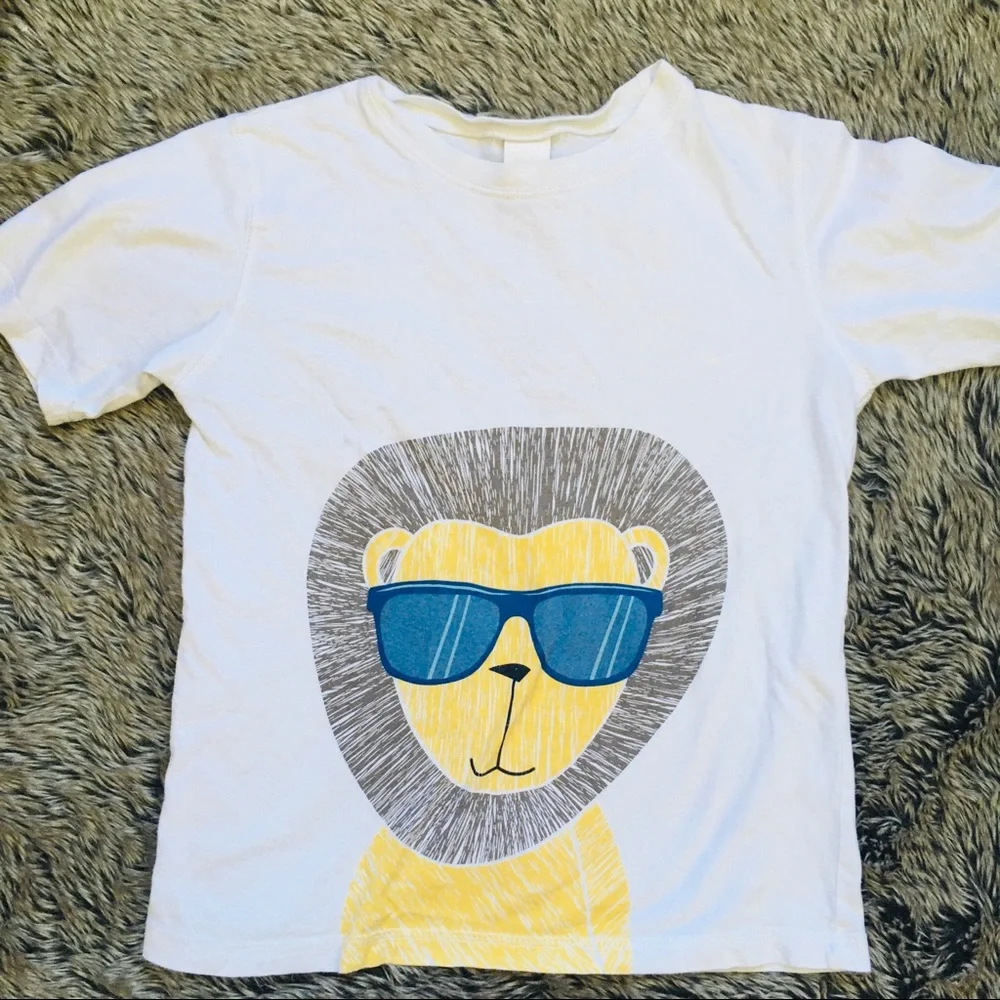 Gymboree boy’s short sleeve white lion print Tshirt size 5T